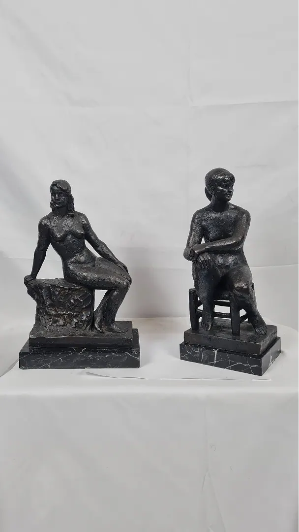 Paire de femme assises