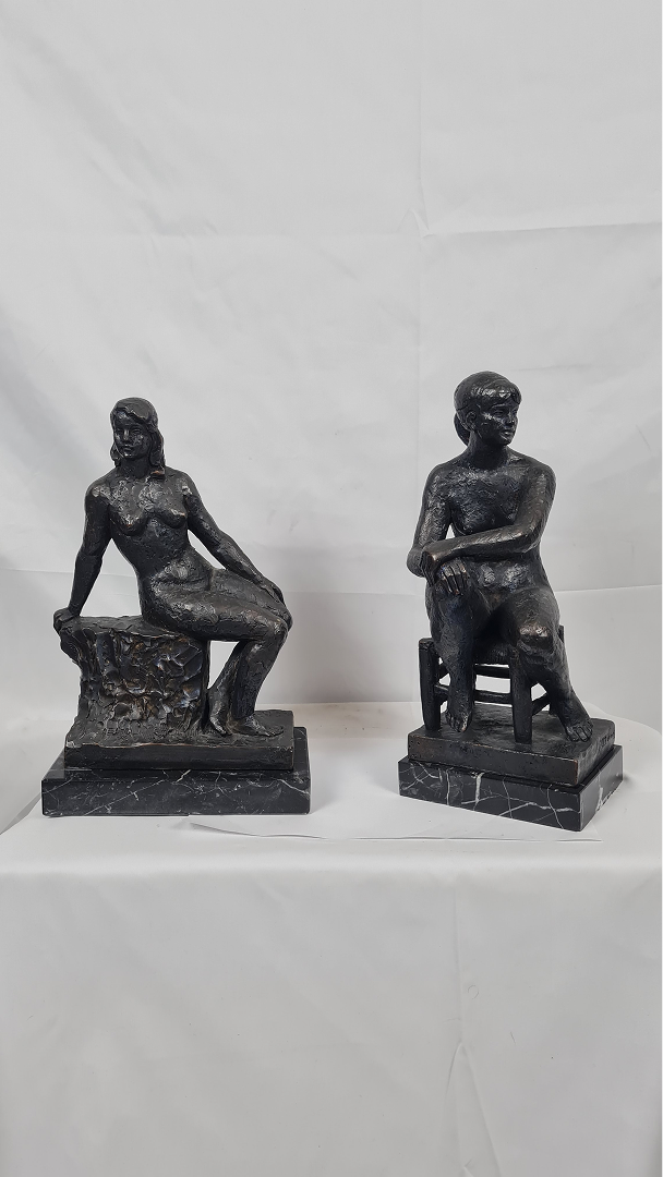 Paire de femme assises