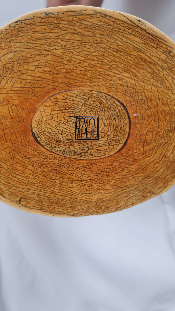 Sage rieur coiffé du bonnet des lettrés — 5