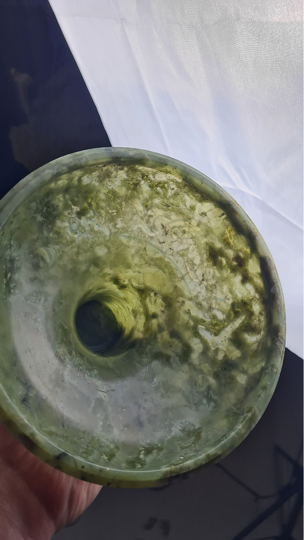 Grand vase couvert en jade vert à décor de dragons et phénix — 5