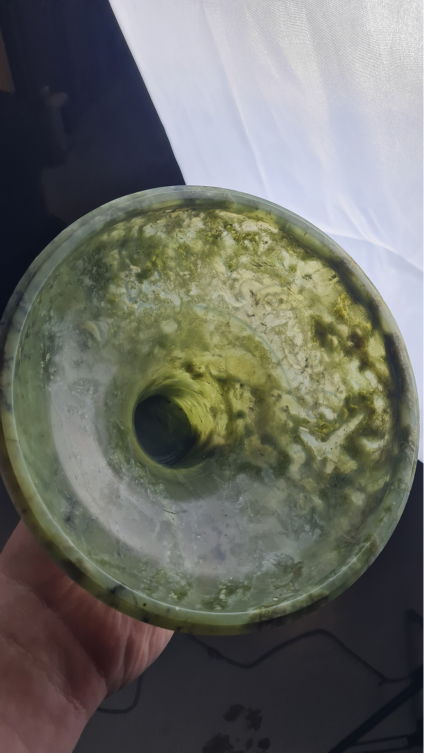 Grand vase couvert en jade vert à décor de dragons et phénix — 6