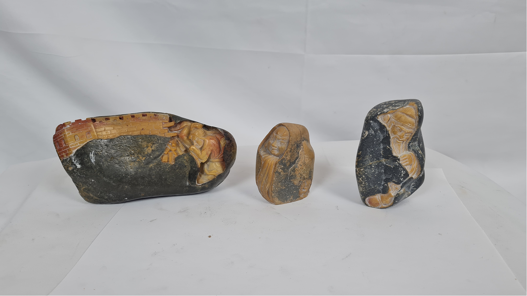 3 sculptures en roche