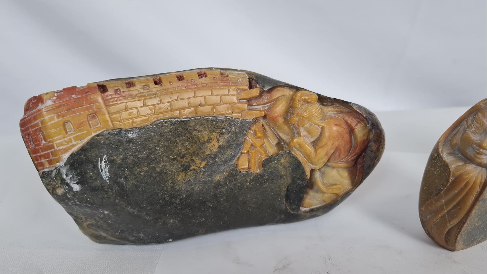 3 sculptures en roche — 2